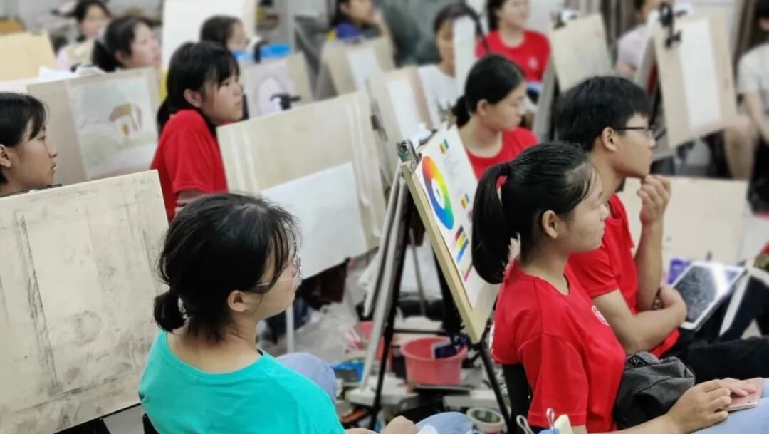 重慶美術(shù)集訓畫室為你分析：藝術(shù)生為什么要參加?？?？